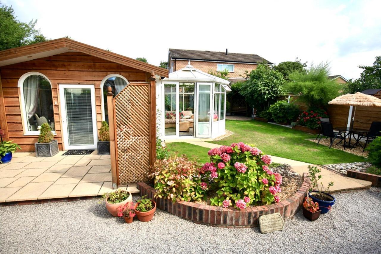 Formby Pinewood Studio Exterior photo